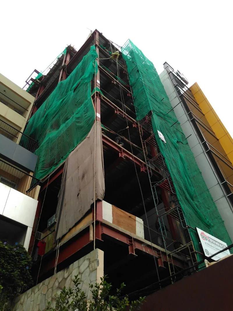 Konstruksi rangka baja Grha Cikini, Jakarta